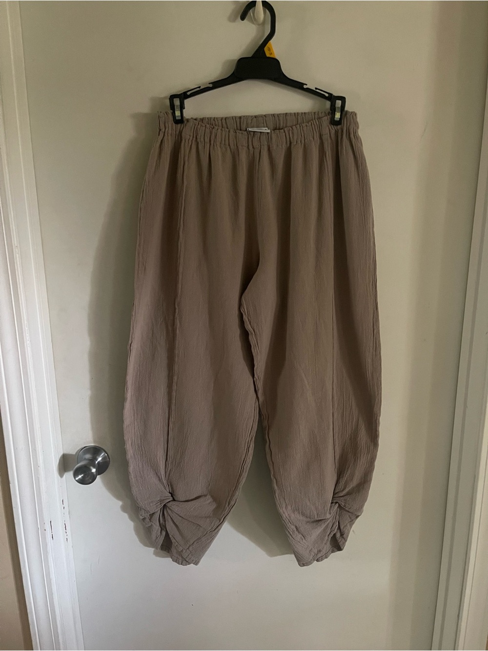 Oh My Gauze! Women’s Relaxed Elastic-Waist Taupe Pants